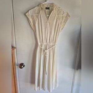 QR2 Vintage 1970's Elegant Cream Lace Dress